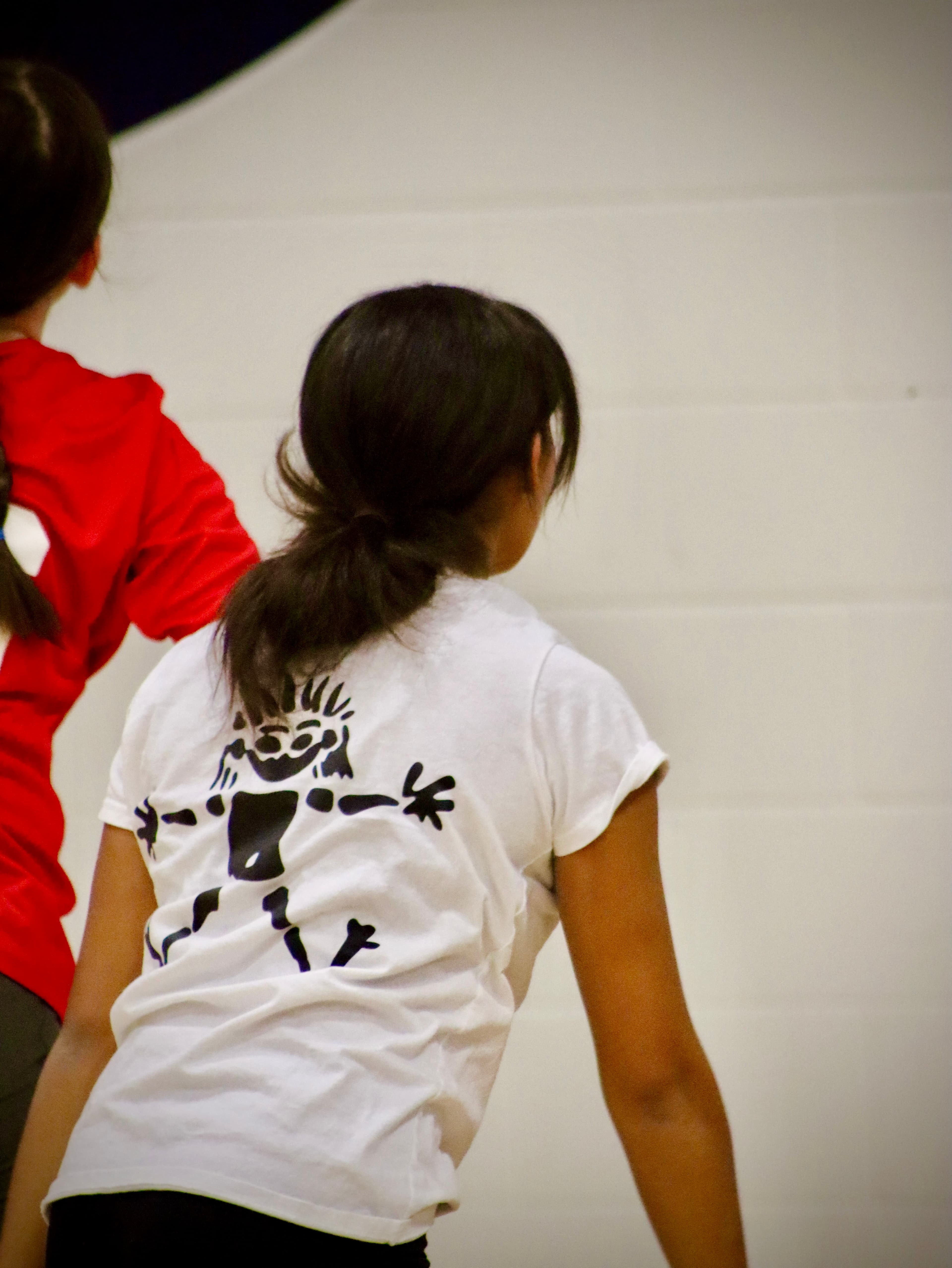 Volleyball player wearing a t-shirt with the Big Sand logo